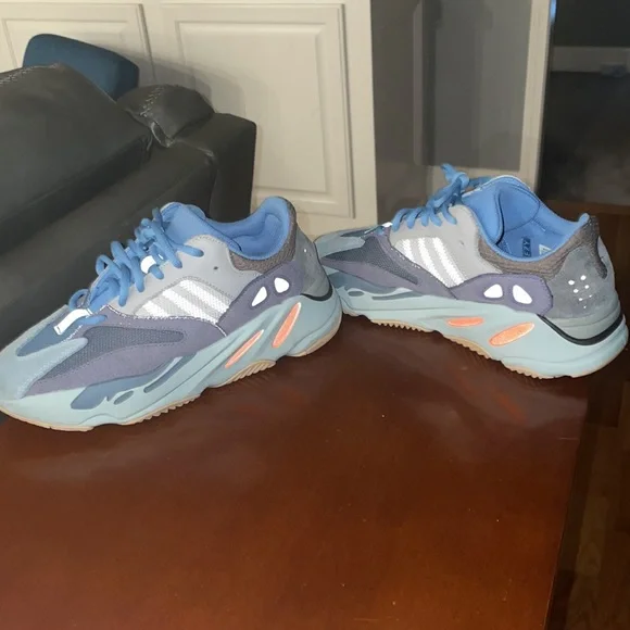 Yeezy 700 v1 Carbon Blue - Picture 5 of 6